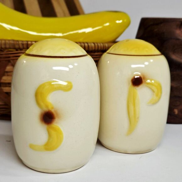 Vtg Hull Ceramic Yellow Daisy Sunflower Petals / Banana Salt & Pepper Shaker Set - Picture 10 of 10